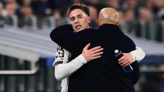 米乐官方网站-清晨深圳男篮备战荷甲Ming在尤文图斯比赛中惊险取胜，连对手都承认：风云突变国际米兰赛前强势反弹的简单介绍