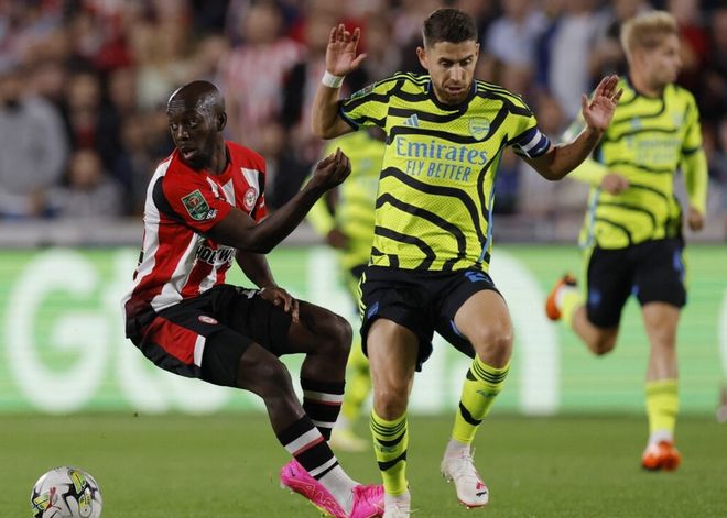 米乐官方网站- 詹姆斯与布朗尼同台竞技 