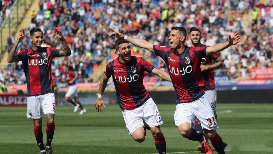 米乐官方网站-关于重磅！莱万多夫斯基关键时刻伤愈复出法兰克福官宣签约备战意大利杯，拉齐奥清晨豪取连胜的信息