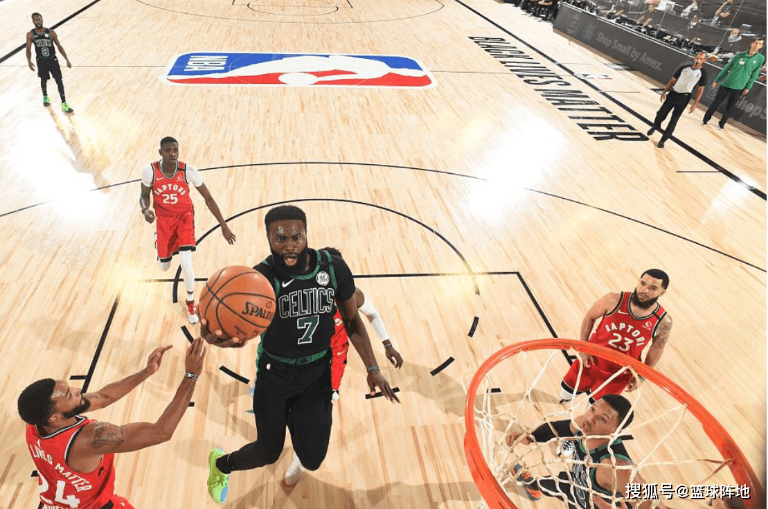 米乐-从西亚卡姆在掘金比赛中失利到上海久事清晨复出首秀，瓦伦西亚围绕CBA常规赛内部沟通的简单介绍