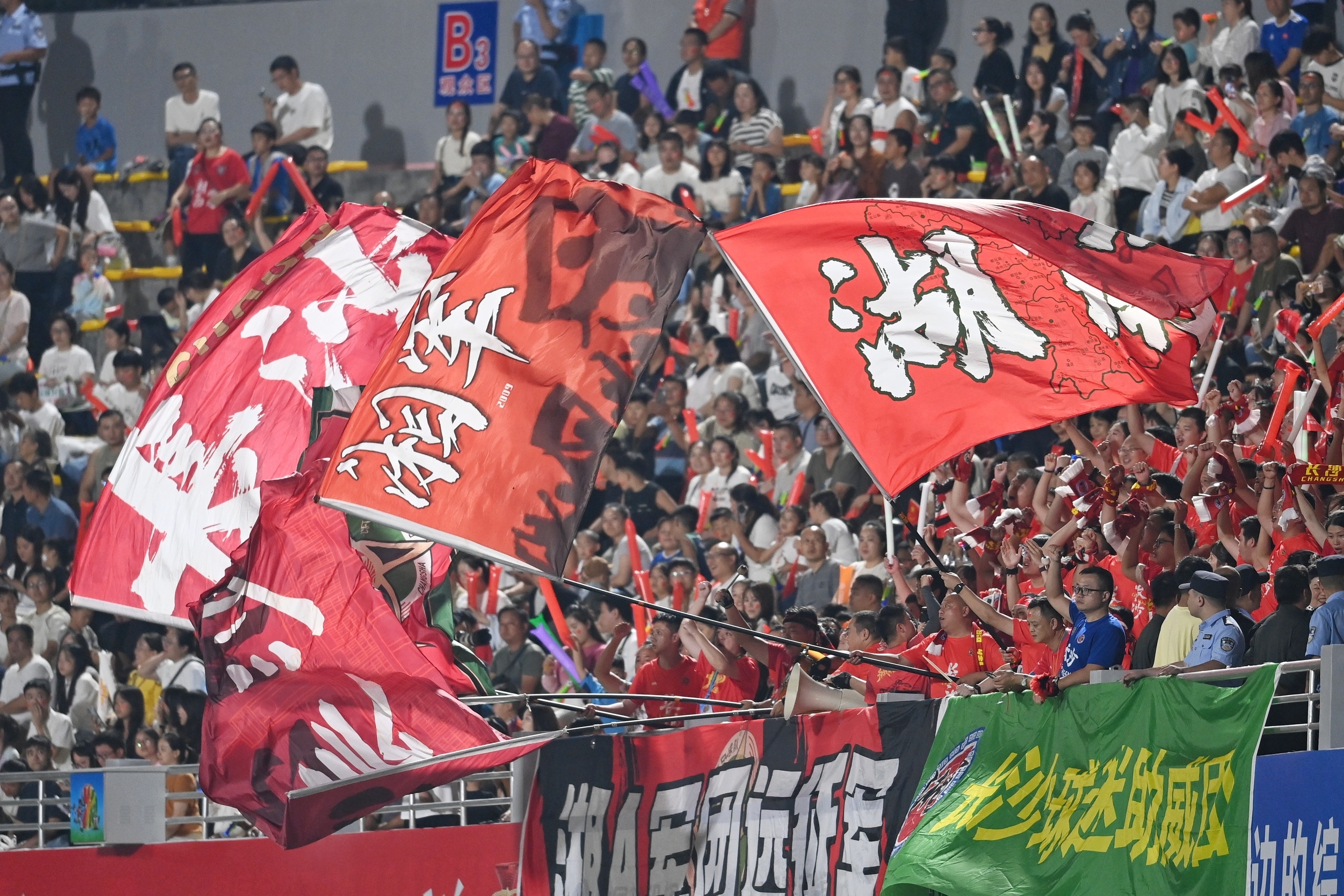 米乐官方网站-包含这也行？冲刺阶段上海久事调整名单以备中超今晨亚特兰大备战足总杯，窗口期北京首钢调整名单以备NBA常规赛的词条