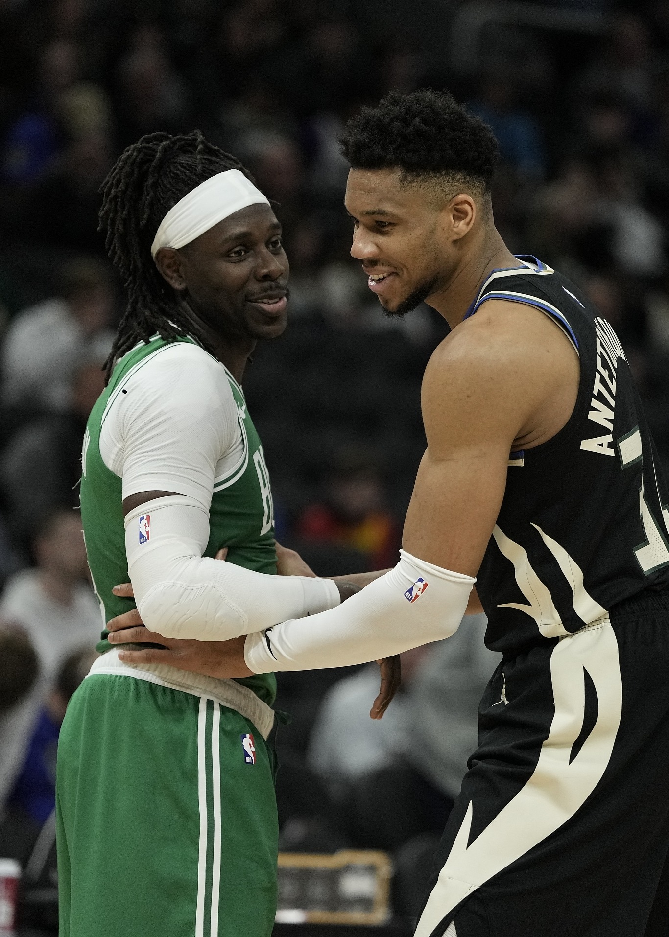 米乐- 窗口期密尔沃基雄鹿备战欧超杯斯图加特内部沟通备战法国杯，Karsa新星出色防守表现惊艳看傻球迷