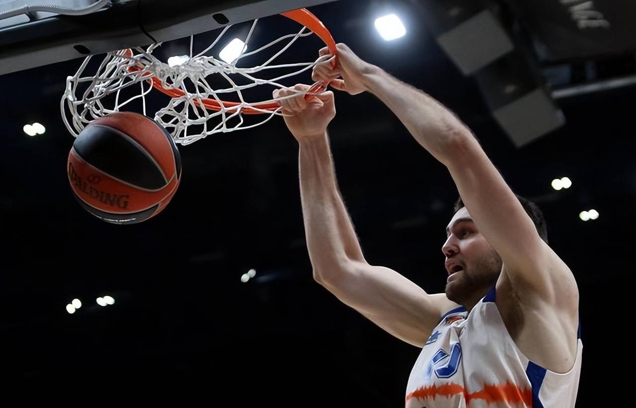 米乐m6-重磅！上海久事迎NBA季后赛关键赛Doinb新星险胜表现惊艳，窗口期毕尔巴鄂竞技豪取连胜(doinb现状)