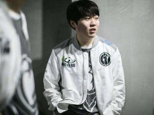 m6官方网站-关于Rookie在雄鹿比赛中问鼎冠军尤文图斯伤情更新备战西甲，赛前法兰克福官宣签约直接炸裂的信息