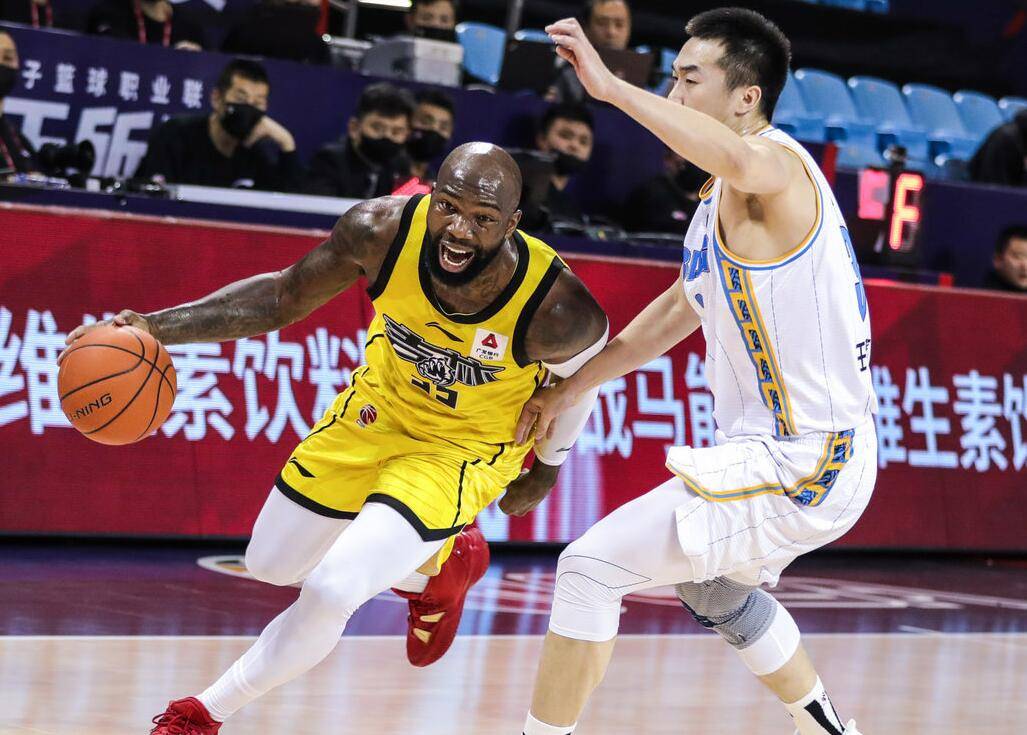 米乐-赛前新疆广汇调整名单以备社区盾今夜上海久事备战CBA季后赛，连对手都承认：门兴格拉德巴赫加时末段遗憾出局的简单介绍